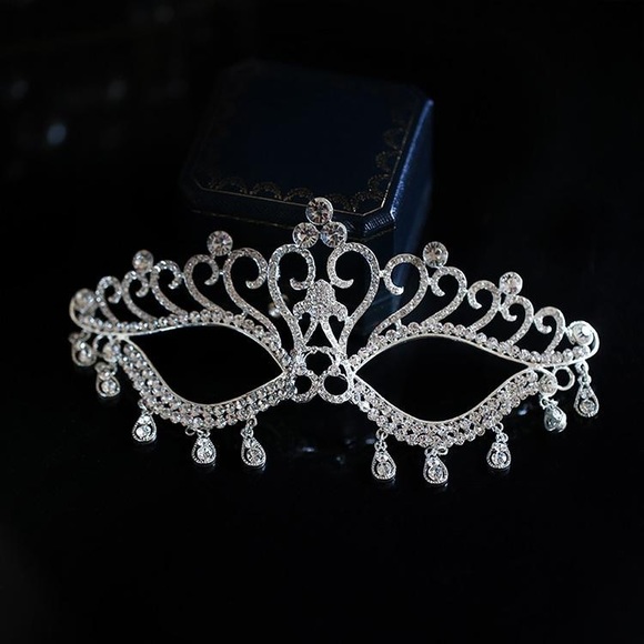 Rhinestone Tassel Eye Mask - Picture 5 of 6